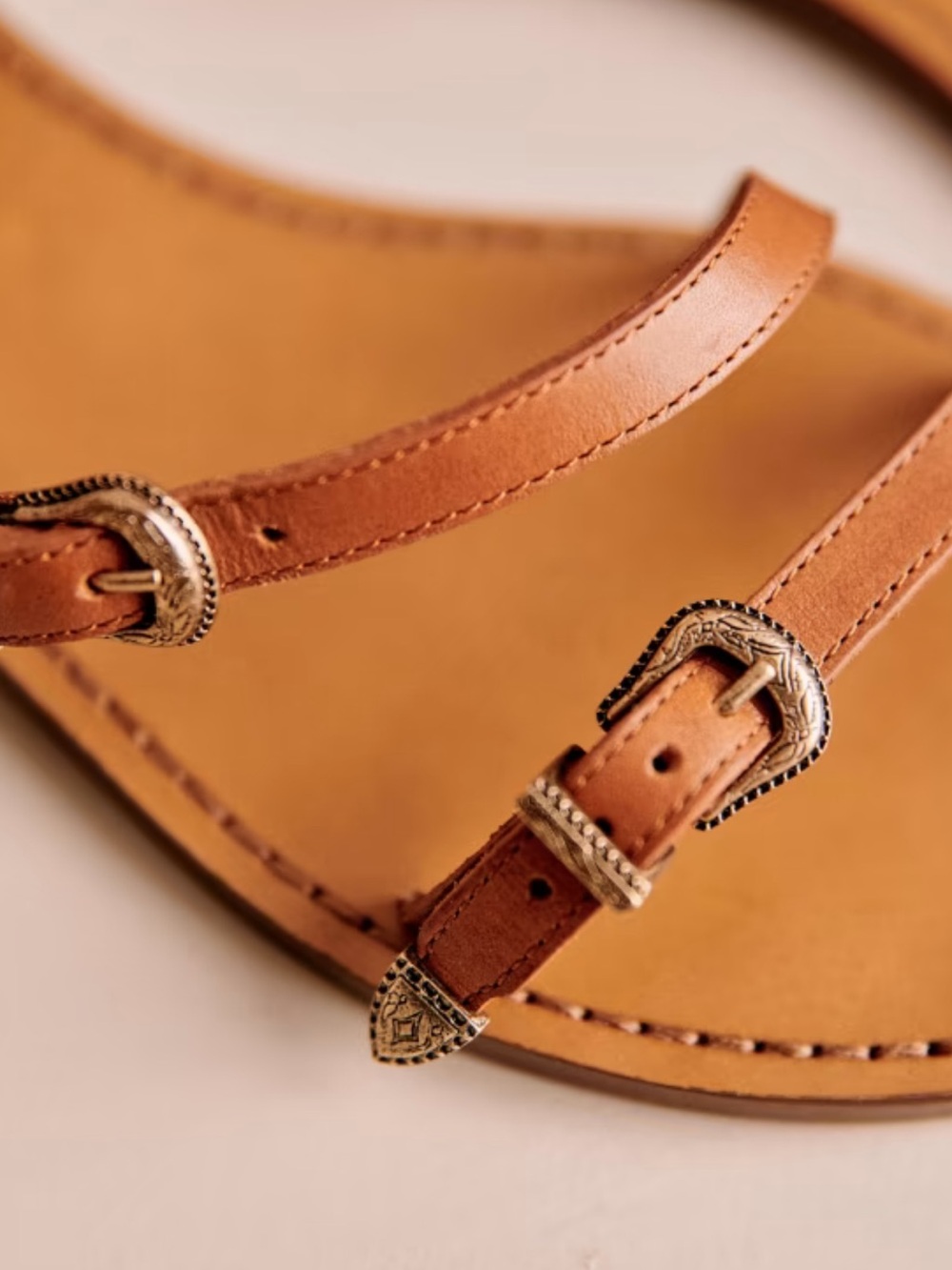 Sezane Roxanne flat sandals with western buckle size 40 new with tags - Picture 4 of 4